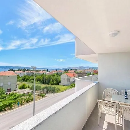 Apartamento With A Parking Space Kastel Kambelovac, - 21372 *