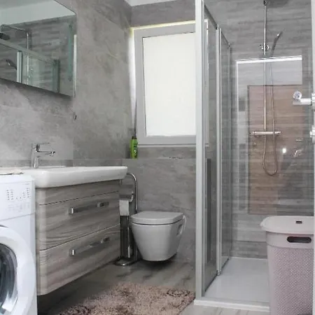 Apartment With A Parking Space Kastel Kambelovac, - 21372 *