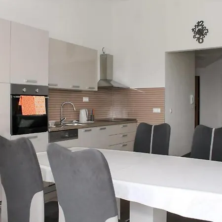 With A Parking Space Kastel Kambelovac, - 21372