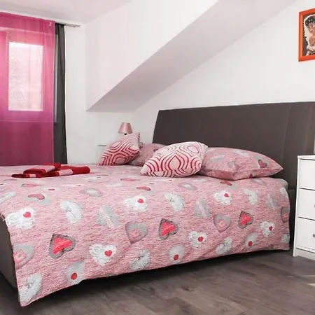 With A Parking Space Kastel Kambelovac, - 21372 Apartment Kastela
