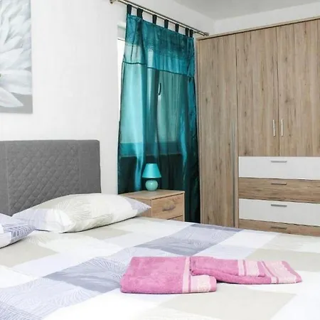 With Parking Space Kastel Kambelovac, - 21372