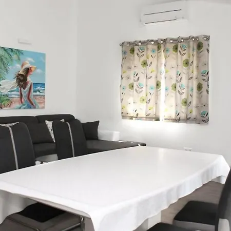 Apartament With A Parking Space Kastel Kambelovac, - 21372
