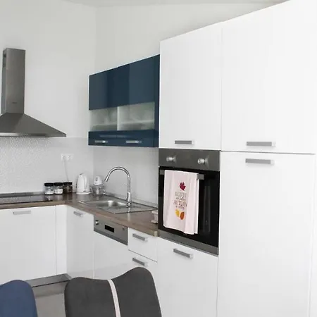 With Parking Space Kastel Kambelovac, - 21372 *
