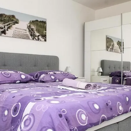 With Parking Space Kastel Kambelovac, - 21372 *